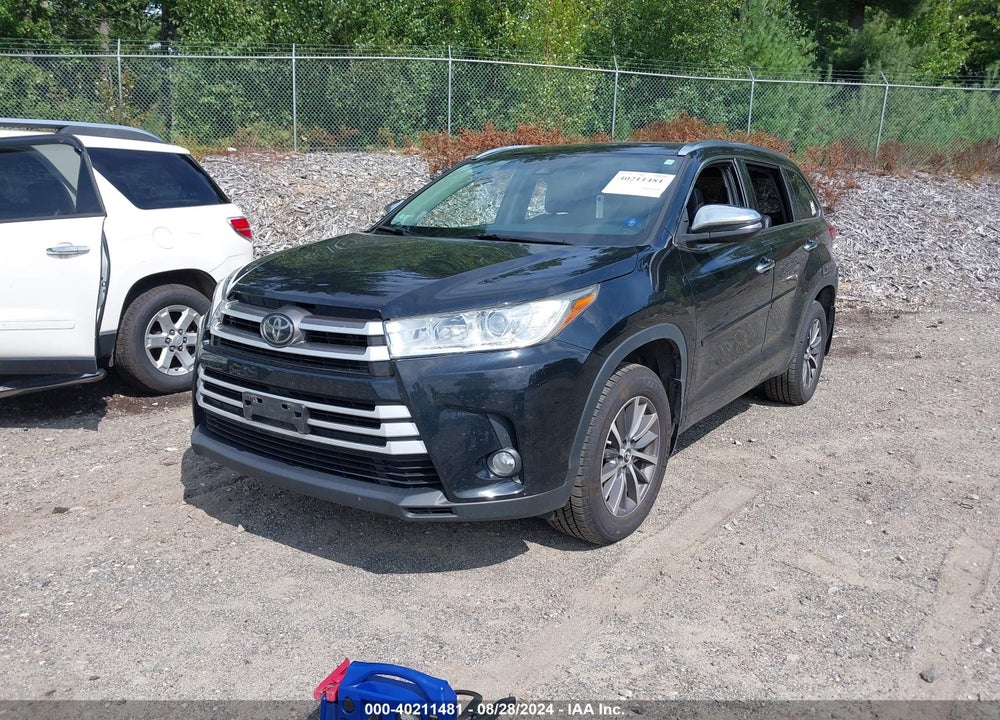 2018 TOYOTA HIGHLANDER XLE VIN: 5TDJZRFH5JS534301