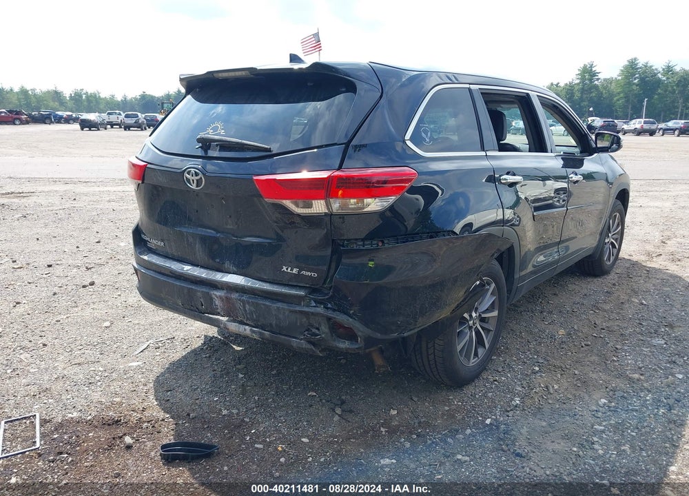 2018 TOYOTA HIGHLANDER XLE VIN: 5TDJZRFH5JS534301