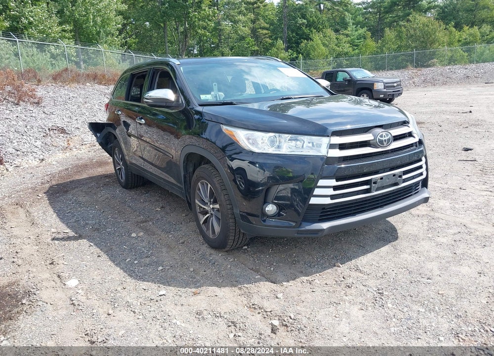 2018 TOYOTA HIGHLANDER XLE VIN: 5TDJZRFH5JS534301