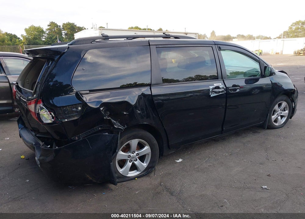 2017 TOYOTA SIENNA LE 8 PASSENGER VIN: 5TDKZ3DC6HS867058