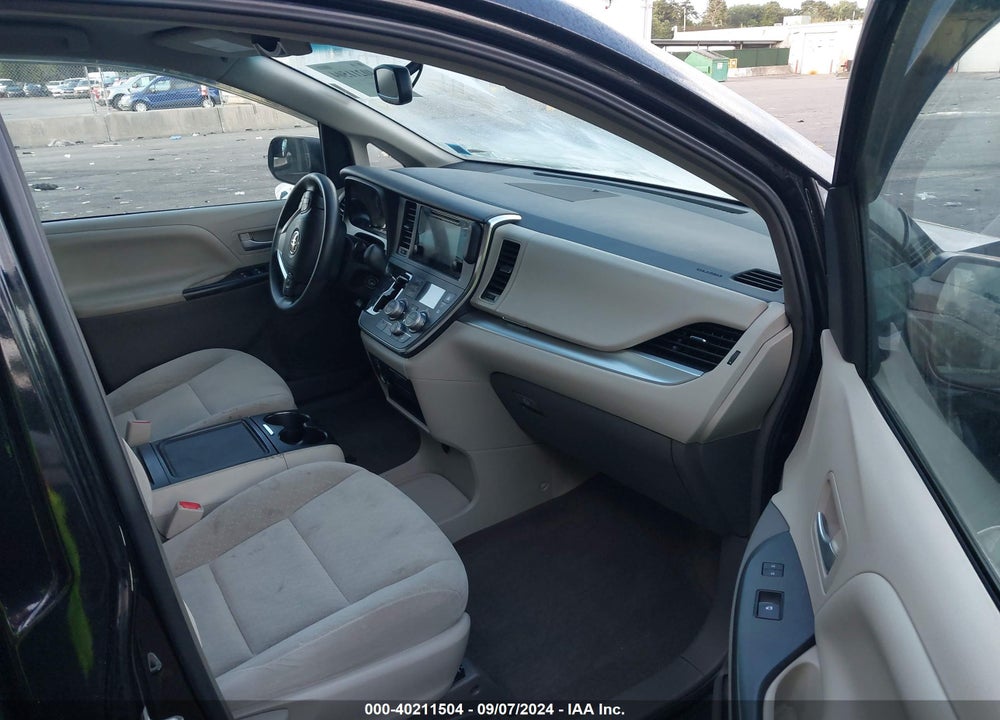 2017 TOYOTA SIENNA LE 8 PASSENGER VIN: 5TDKZ3DC6HS867058