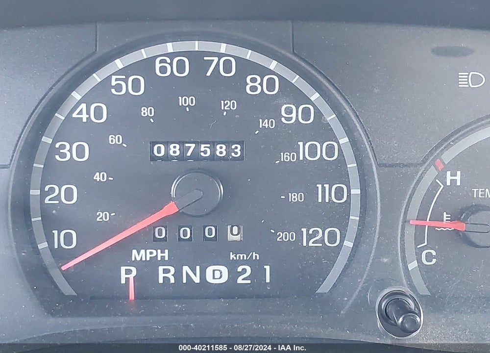 2003 FORD CROWN VICTORIA LX VIN: 2FAFP74W13X104358