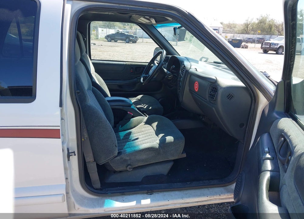 2002 CHEVROLET BLAZER LS VIN: 1GNDT13W12K164774