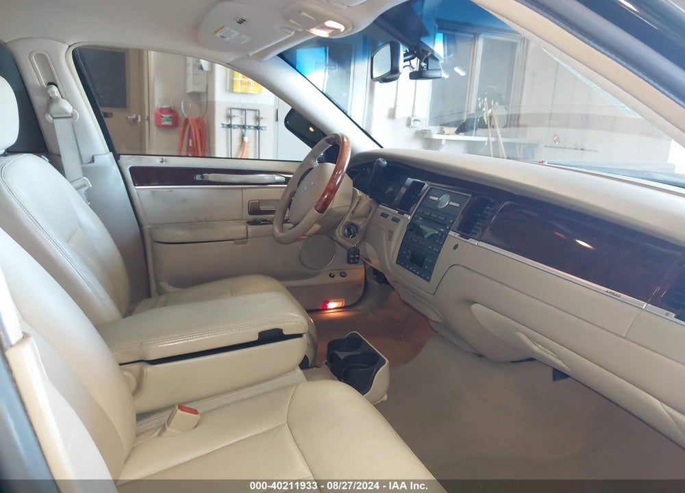 2008 LINCOLN TOWN CAR VIN: 2LNHM82W08X639494