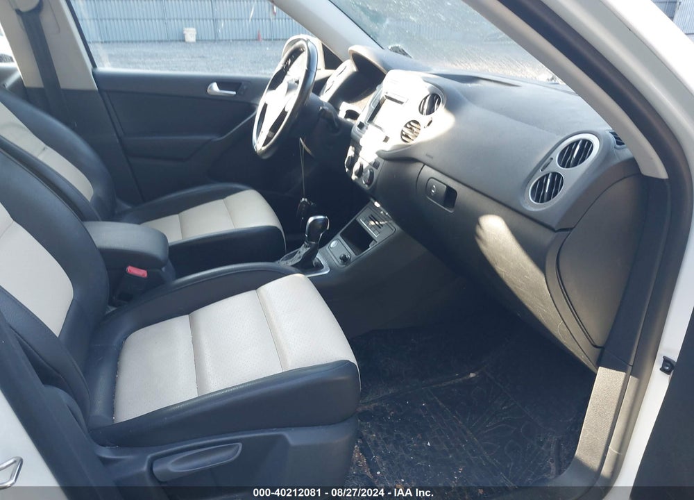 2016 VOLKSWAGEN TIGUAN S VIN: WVGBV7AX7GW552273
