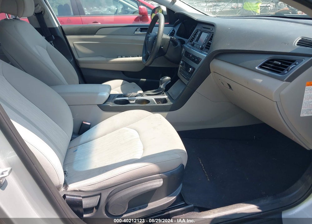 2016 HYUNDAI SONATA HYBRID SE VIN: KMHE24L11GA039286