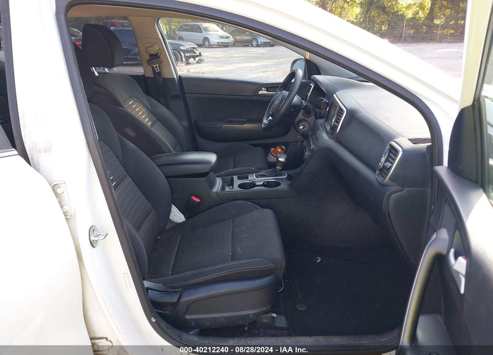 2018 KIA SPORTAGE LX VIN: KNDPMCAC2J7382148