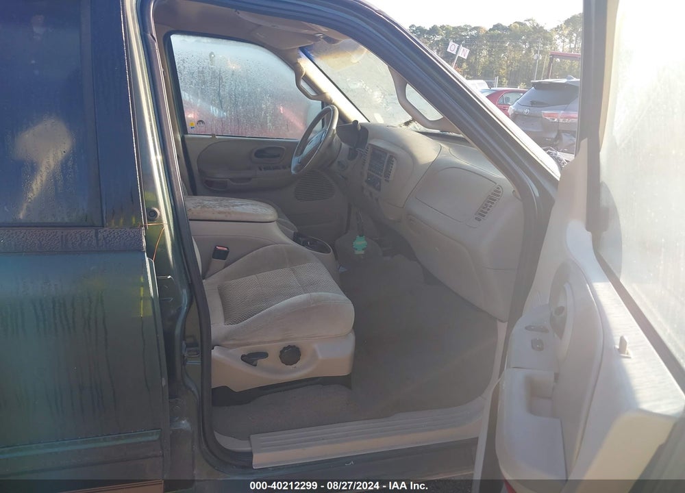 2002 FORD F-150 LARIAT/XLT VIN: 1FTRW07L12KA10811