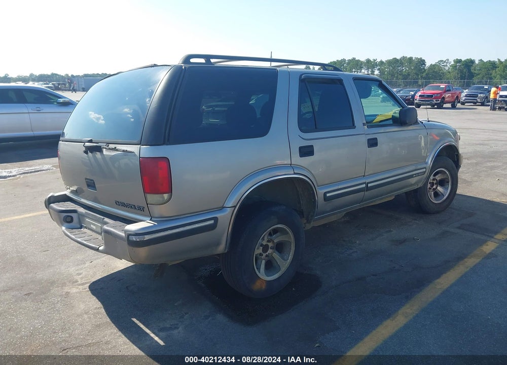 1998 CHEVROLET BLAZER LT VIN: 1GNCS13W0W2266507