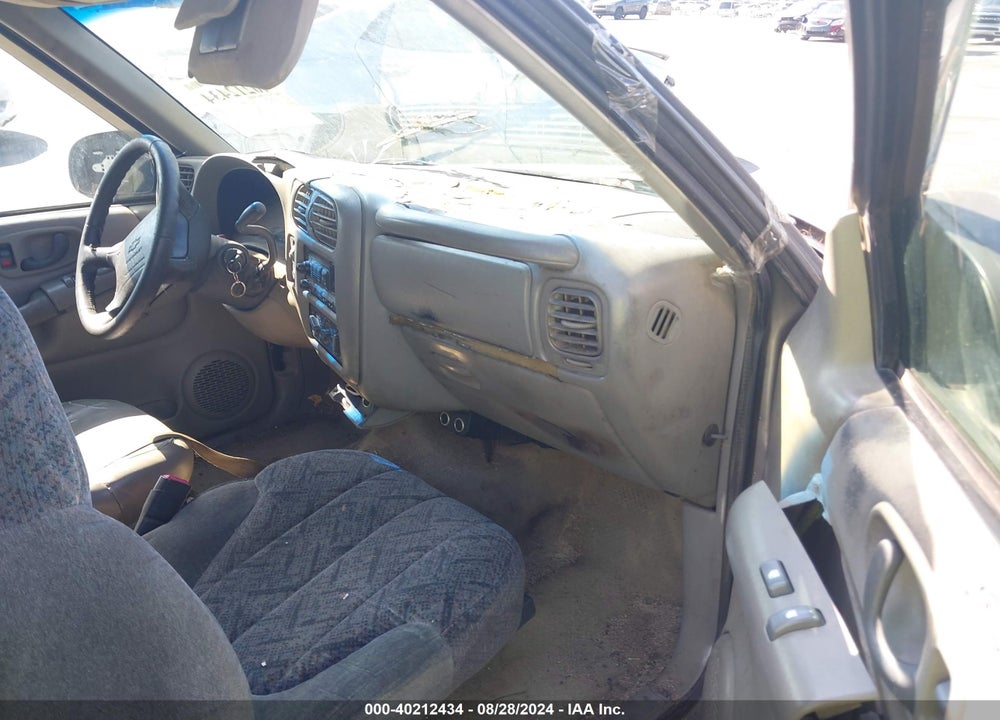 1998 CHEVROLET BLAZER LT VIN: 1GNCS13W0W2266507