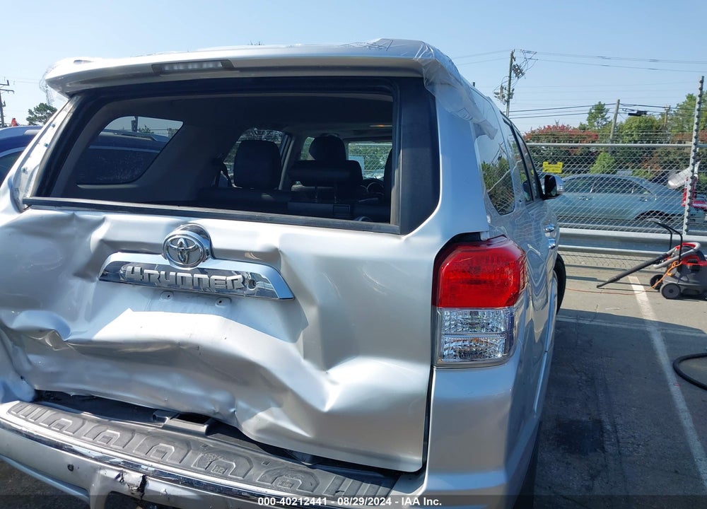 2011 TOYOTA 4RUNNER SR5 V6 VIN: JTEZU5JR8B5030418