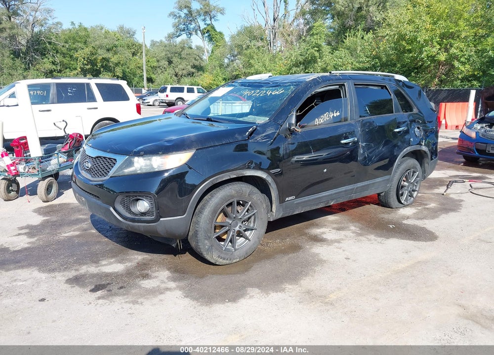 2011 KIA SORENTO LX VIN: 5XYKTCA14BG181092