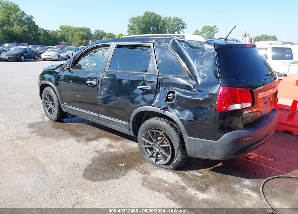 2011 KIA SORENTO LX VIN: 5XYKTCA14BG181092