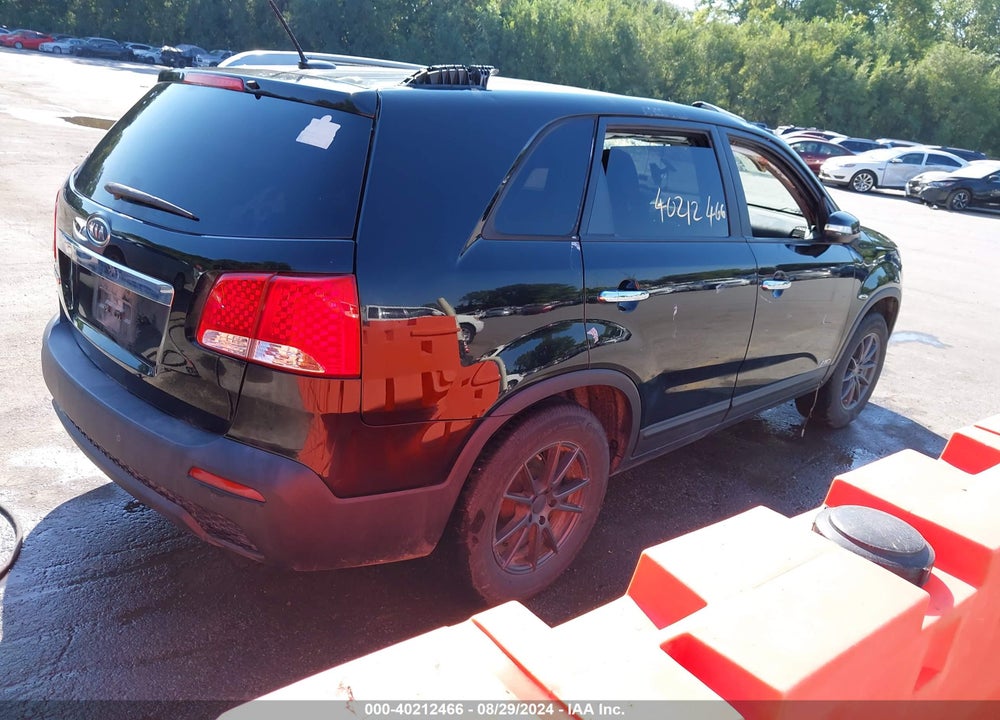 2011 KIA SORENTO LX VIN: 5XYKTCA14BG181092