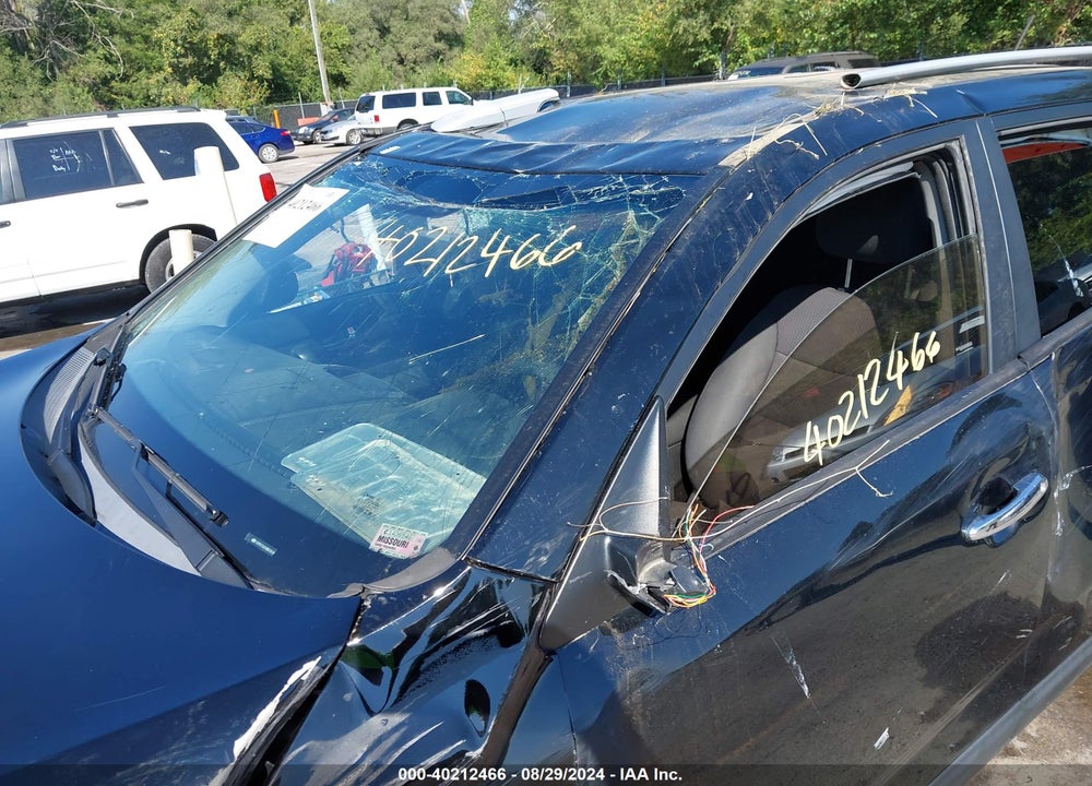 2011 KIA SORENTO LX VIN: 5XYKTCA14BG181092