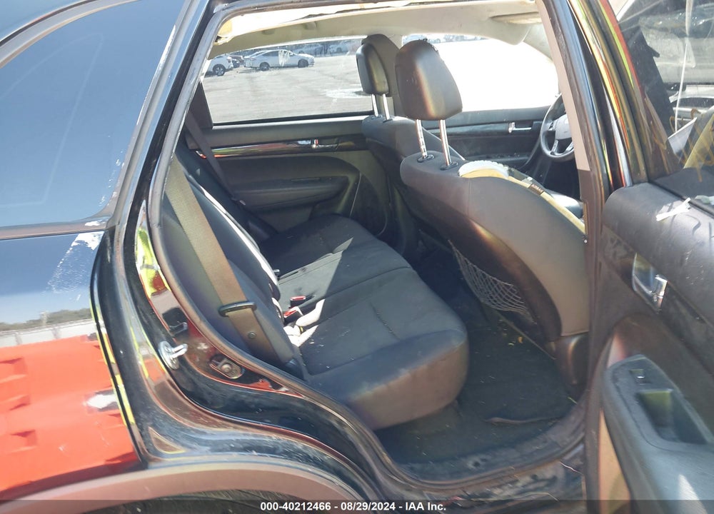 2011 KIA SORENTO LX VIN: 5XYKTCA14BG181092