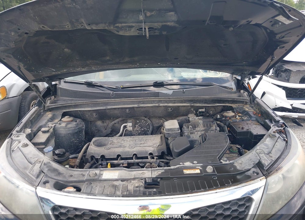 2011 KIA SORENTO LX VIN: 5XYKTCA14BG181092