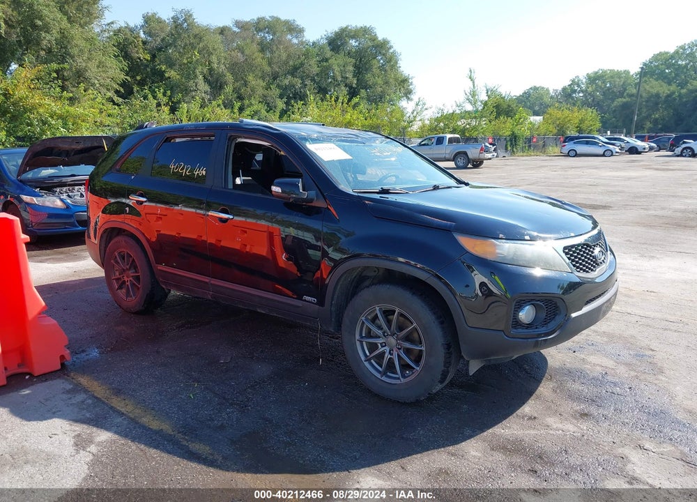 2011 KIA SORENTO LX VIN: 5XYKTCA14BG181092