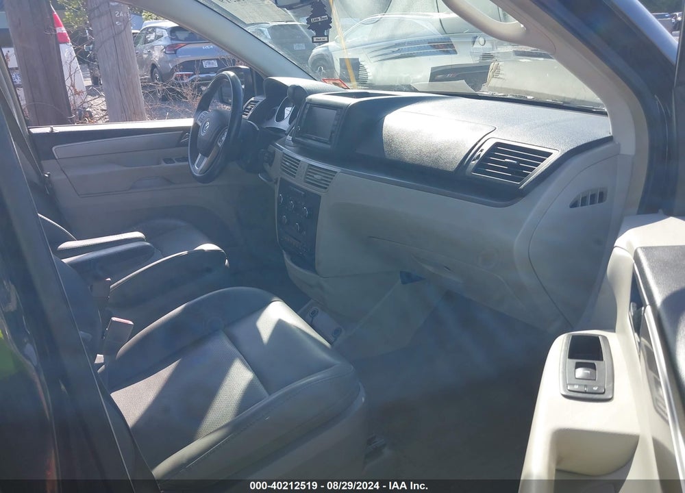 2011 VOLKSWAGEN ROUTAN SE VIN: 2V4RW3DG0BR669740