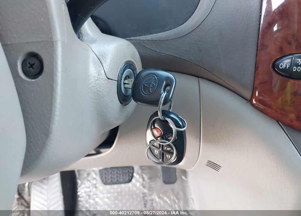 2005 TOYOTA SIENNA XLE LIMITED VIN: 5TDBA22CX5S037585
