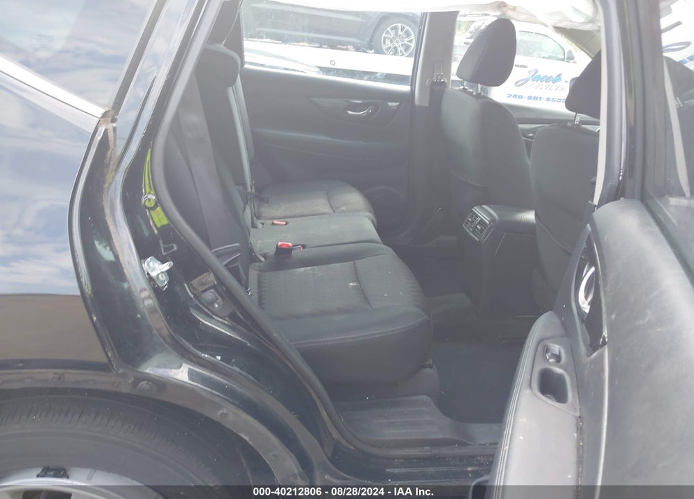 2018 NISSAN ROGUE SV VIN: KNMAT2MV9JP521823