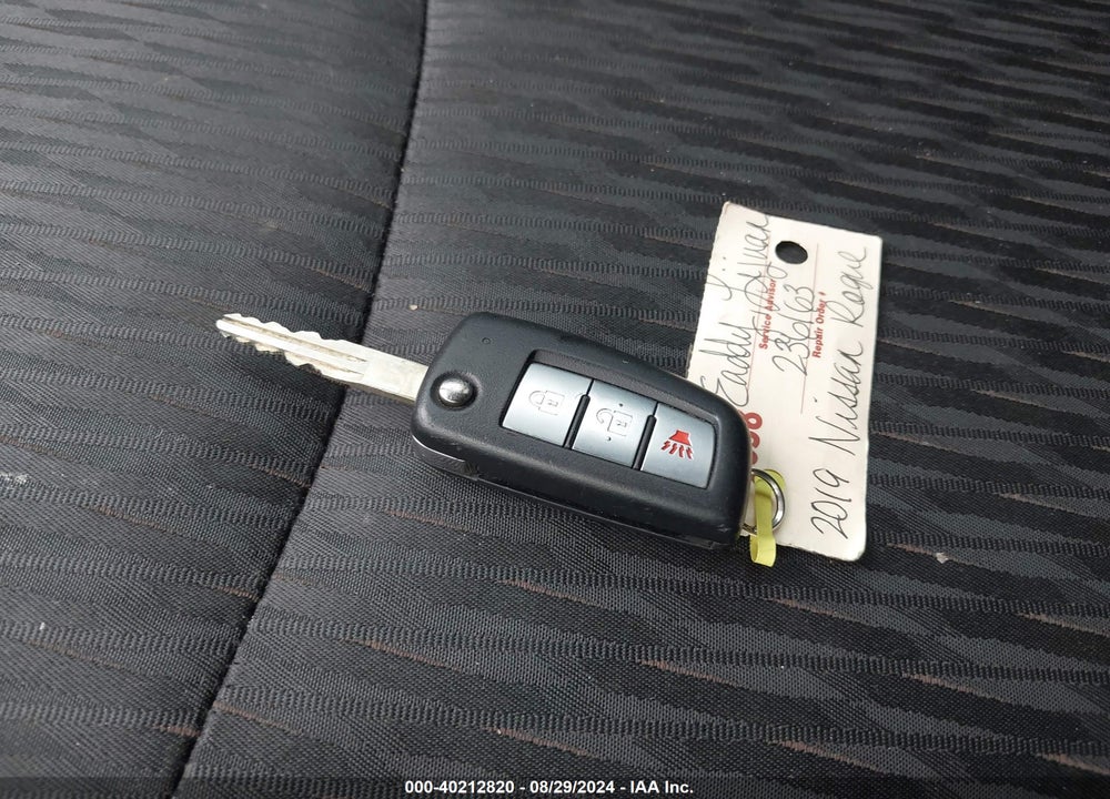 2019 NISSAN ROGUE S VIN: 5N1AT2MT4KC835916