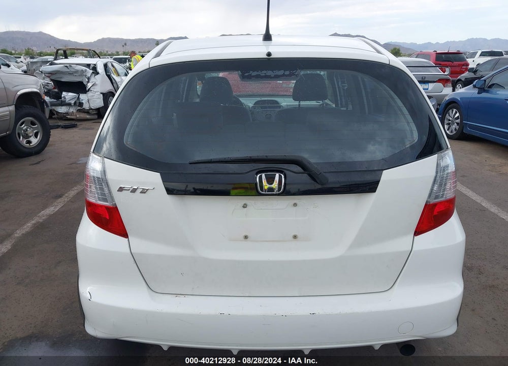 2013 HONDA FIT VIN: JHMGE8H34DC002060