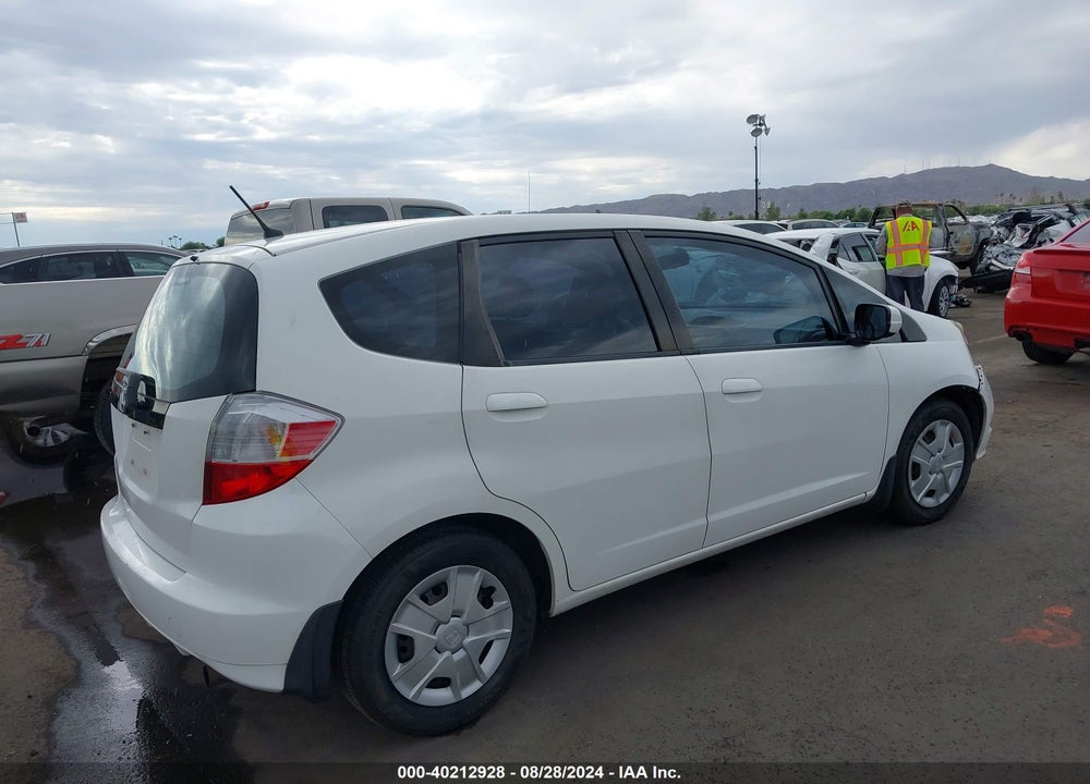 2013 HONDA FIT VIN: JHMGE8H34DC002060