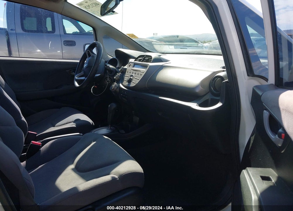2013 HONDA FIT VIN: JHMGE8H34DC002060