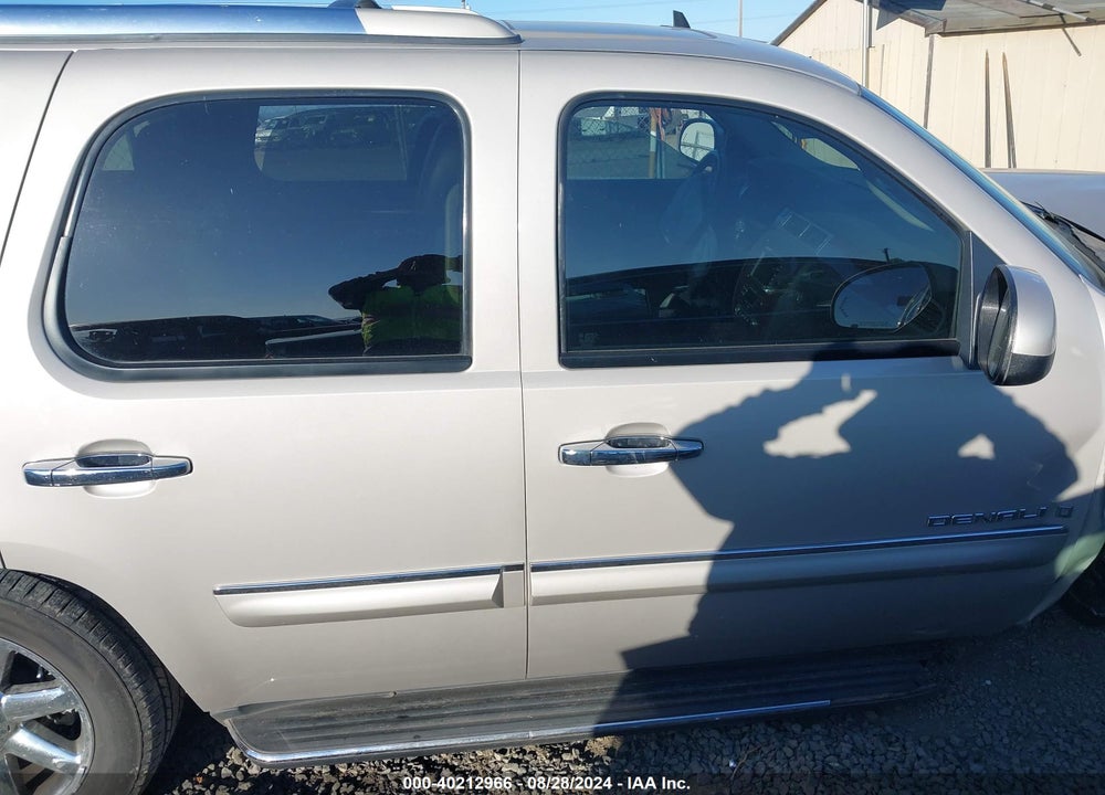 2008 GMC YUKON DENALI VIN: 1GKFK63838J154544