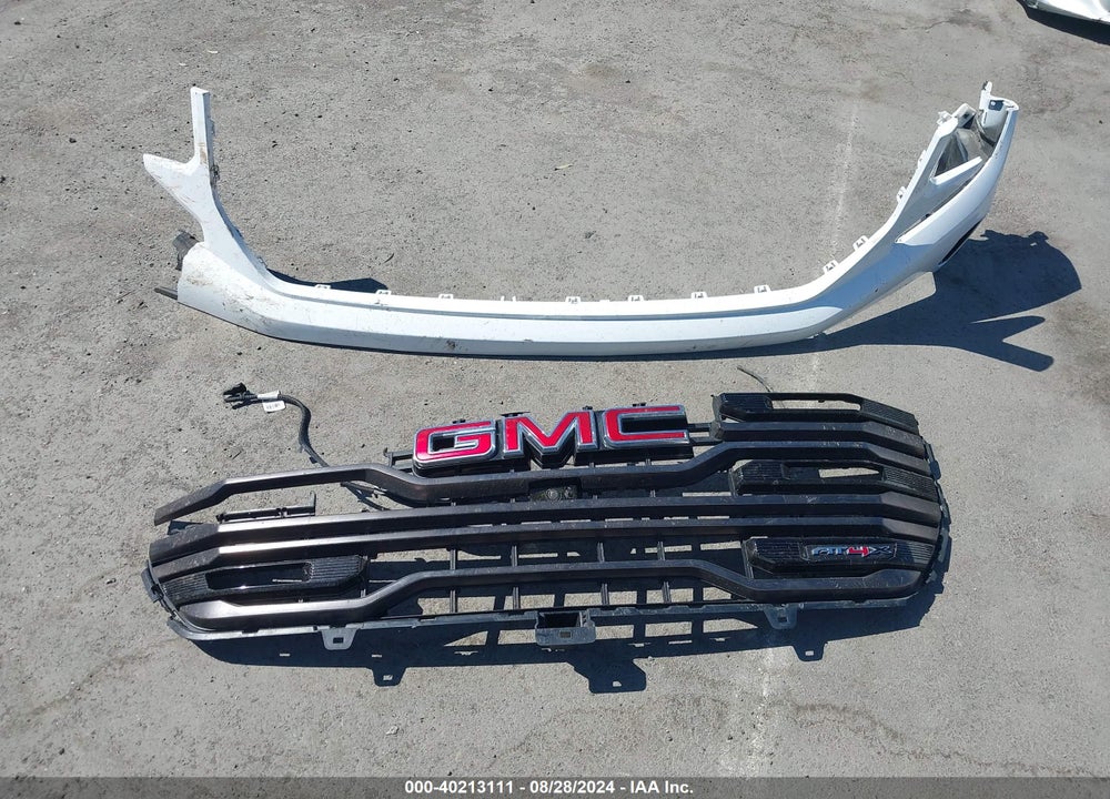 2022 GMC SIERRA 1500 4WD SHORT BOX AT4X VIN: 3GTUUFELXNG548537