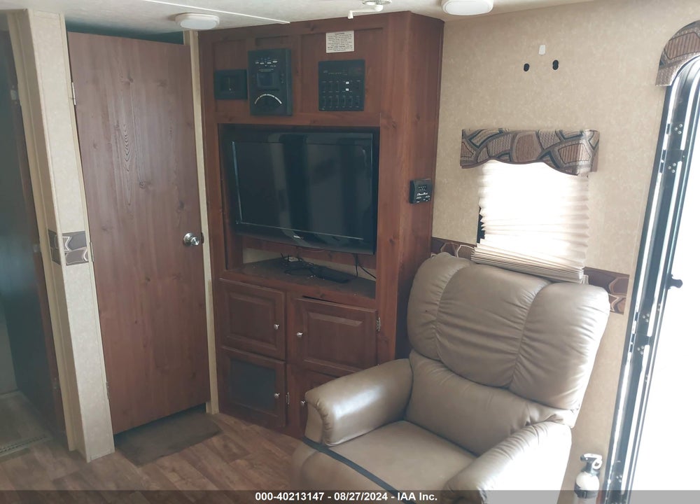 2011 FOREST RIVER ROCKWOOD WINDJAMMER TRAVEL TRAILERS VIN: 4X4TRLF28B1838233