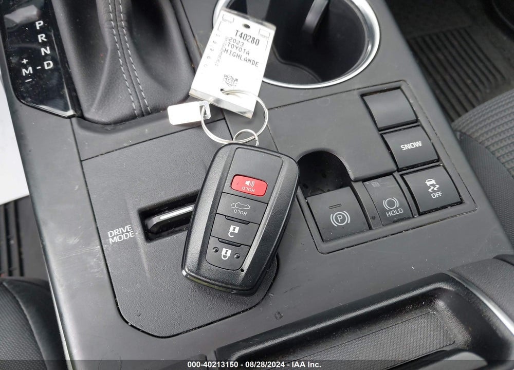 2023 TOYOTA HIGHLANDER LE VIN: 5TDKDRAH2PS521492