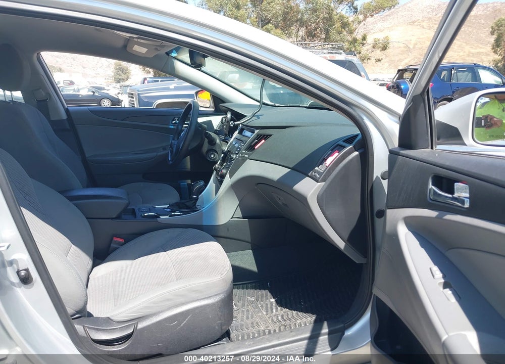 2013 HYUNDAI SONATA GLS VIN: 5NPEB4AC8DH652602