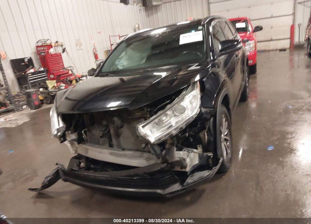 2019 TOYOTA HIGHLANDER XLE VIN: 5TDJZRFHXKS564797