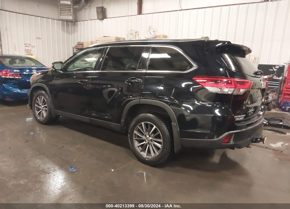 2019 TOYOTA HIGHLANDER XLE VIN: 5TDJZRFHXKS564797