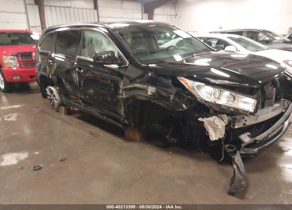 2019 TOYOTA HIGHLANDER XLE VIN: 5TDJZRFHXKS564797
