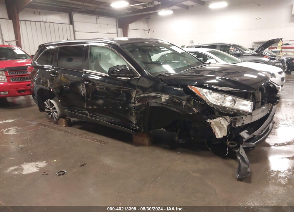 2019 TOYOTA HIGHLANDER XLE VIN: 5TDJZRFHXKS564797