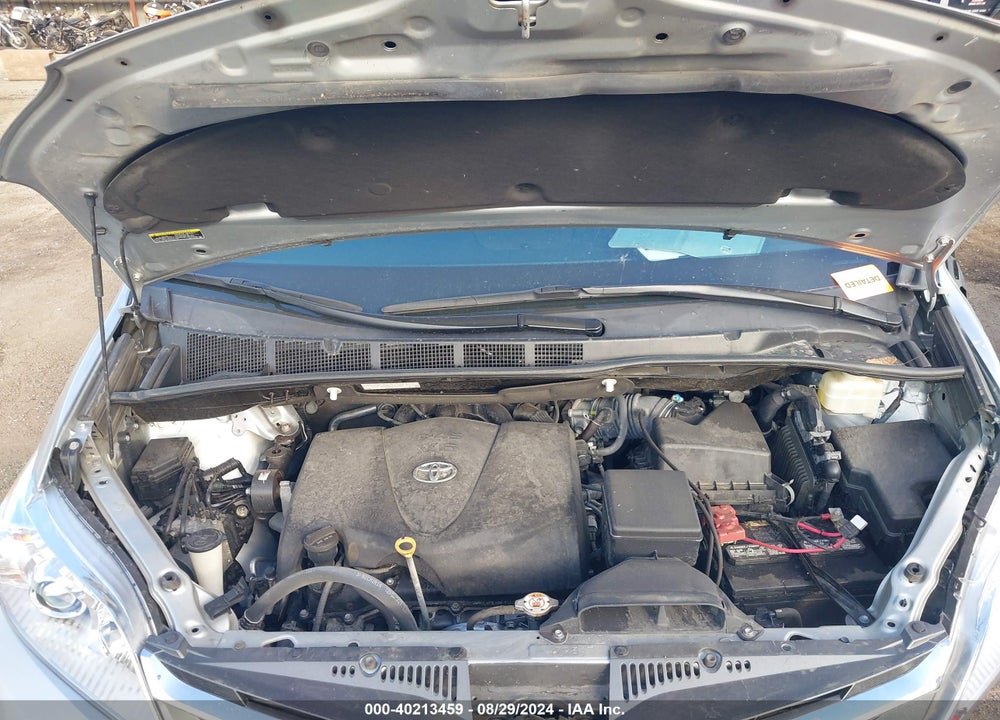 2019 TOYOTA SIENNA XLE PREMIUM 8 PASSENGER VIN: 5TDYZ3DC1KS975105