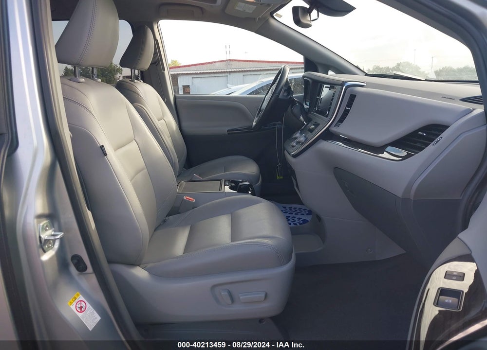 2019 TOYOTA SIENNA XLE PREMIUM 8 PASSENGER VIN: 5TDYZ3DC1KS975105