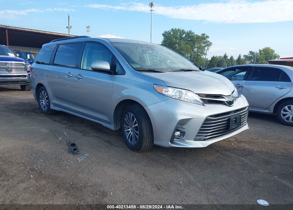 2019 TOYOTA SIENNA XLE PREMIUM 8 PASSENGER VIN: 5TDYZ3DC1KS975105