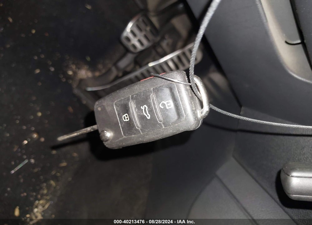 2015 VOLKSWAGEN JETTA VIN: 3VW5T7AJ4FM402667
