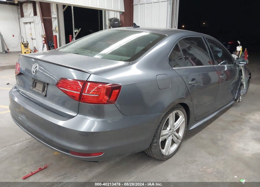 2015 VOLKSWAGEN JETTA VIN: 3VW5T7AJ4FM402667