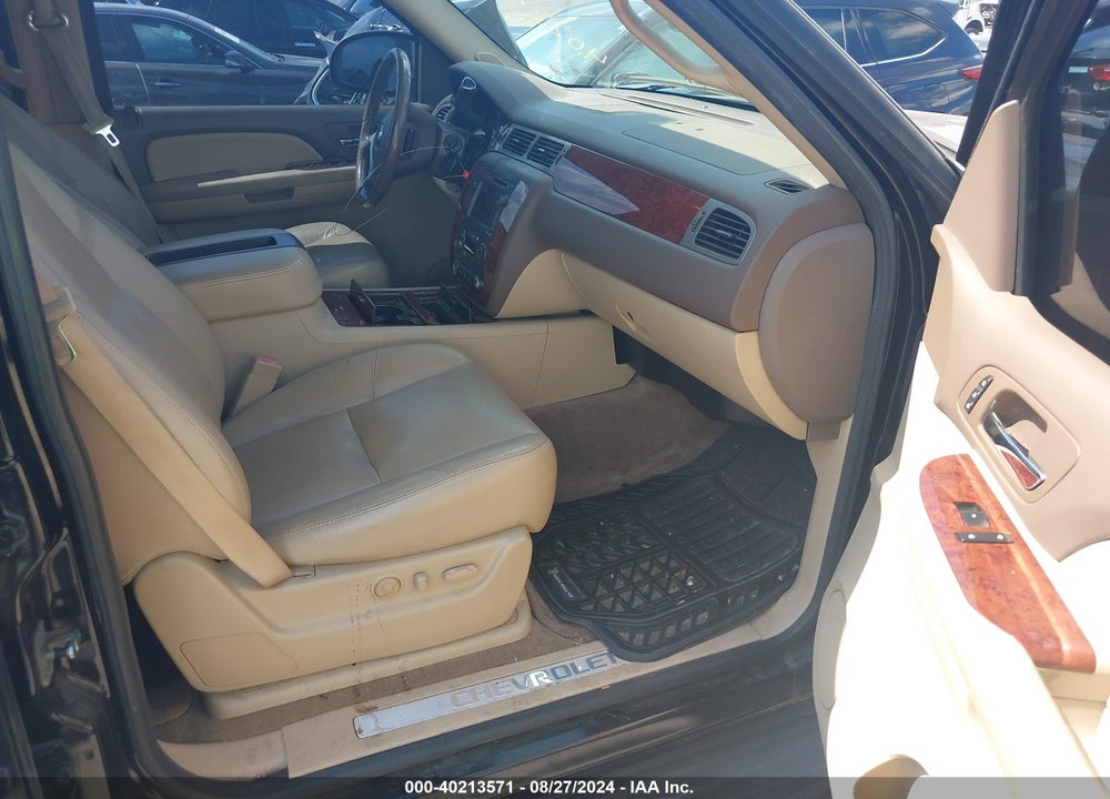 2009 CHEVROLET TAHOE LTZ VIN: 1GNFK33069R131452
