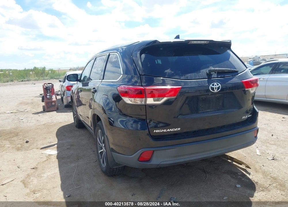 2017 TOYOTA HIGHLANDER XLE VIN: 5TDJZRFHXHS471836