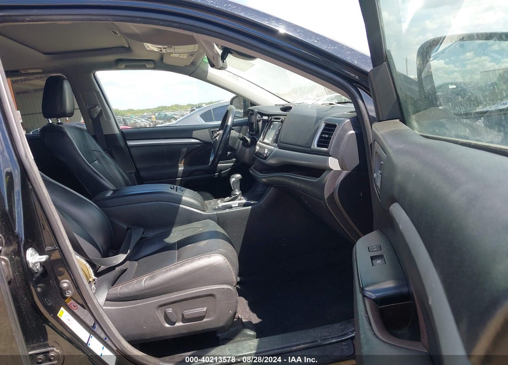 2017 TOYOTA HIGHLANDER XLE VIN: 5TDJZRFHXHS471836