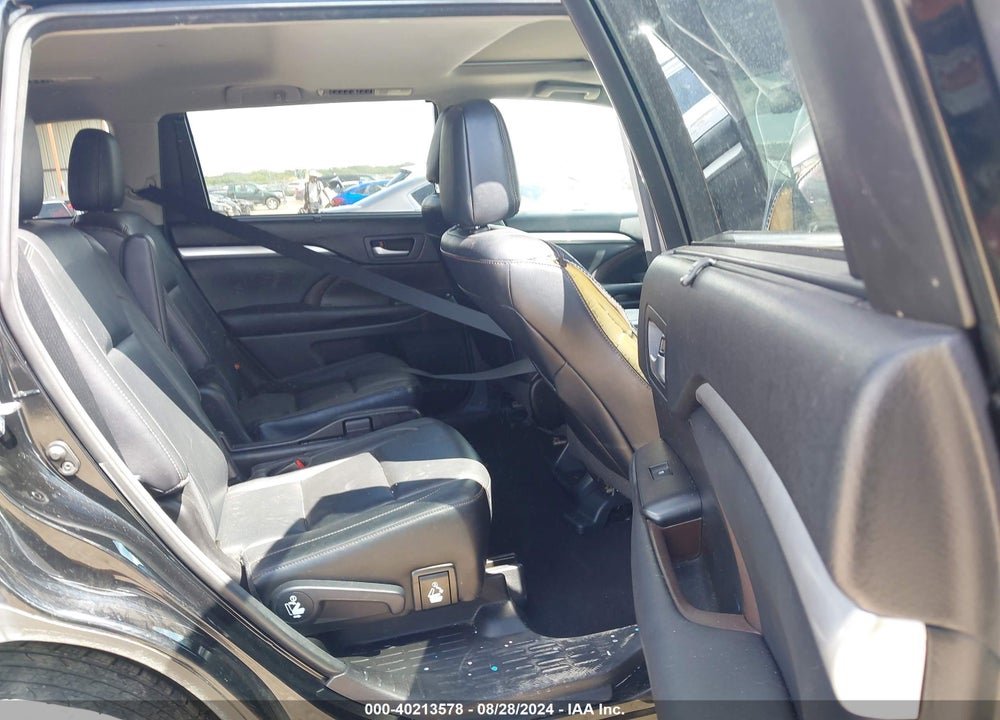 2017 TOYOTA HIGHLANDER XLE VIN: 5TDJZRFHXHS471836