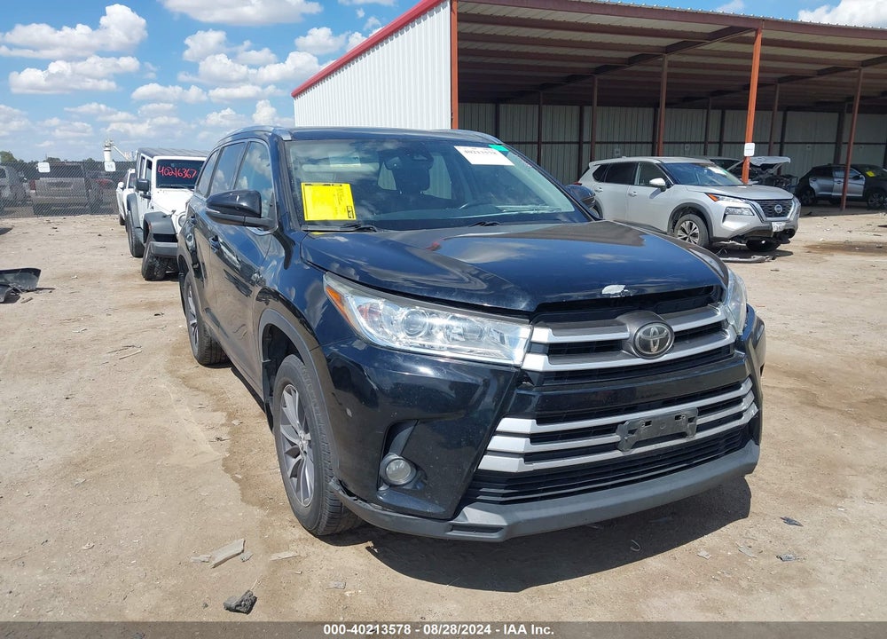 2017 TOYOTA HIGHLANDER XLE VIN: 5TDJZRFHXHS471836