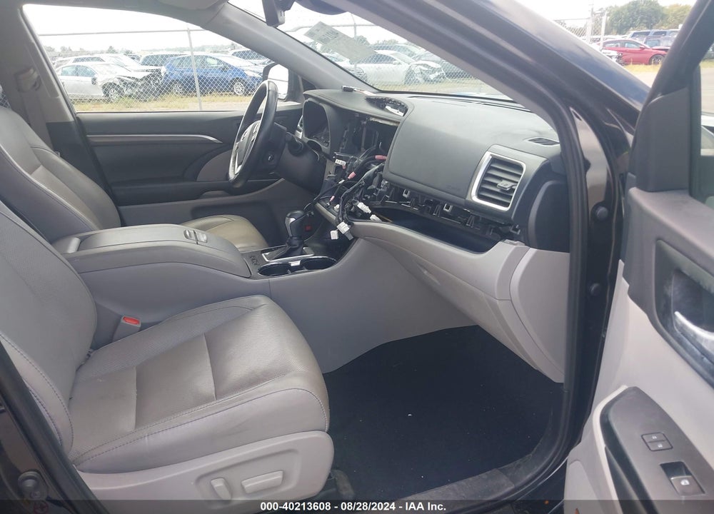 2019 TOYOTA HIGHLANDER LIMITED/PLATINUM VIN: 5TDDZRFH6KS986675