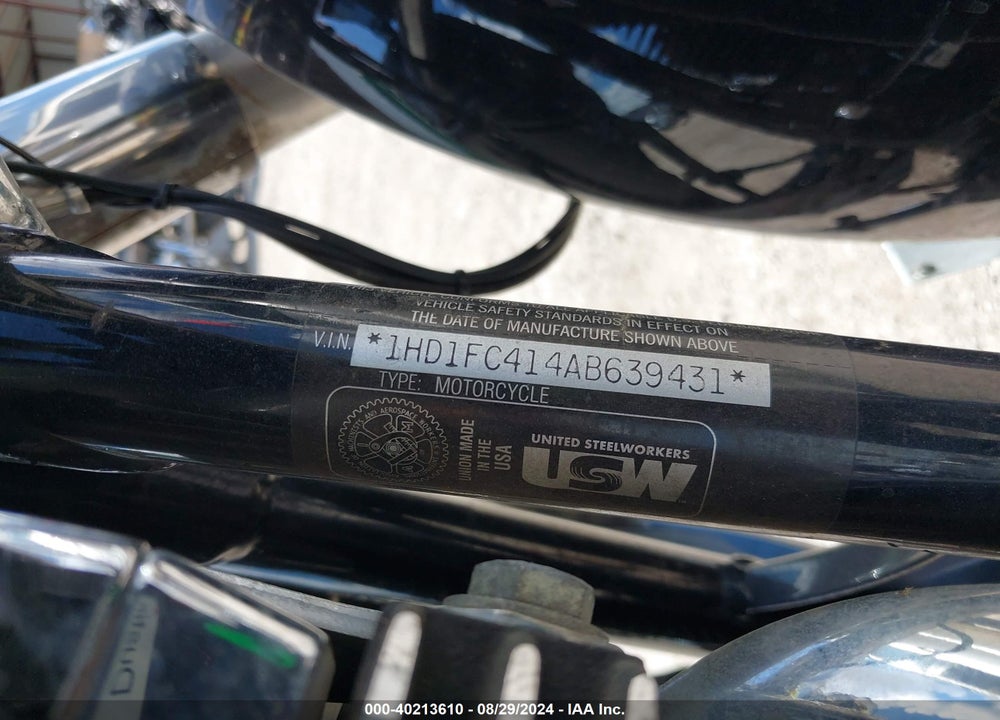 2010 HARLEY-DAVIDSON FLHTCU VIN: 1HD1FC414AB639431